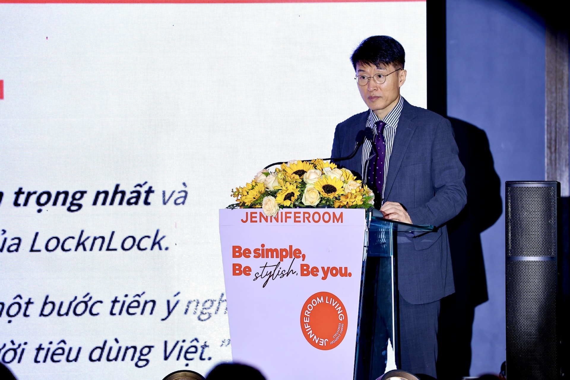 ong-nam-sungwoo-giam-doc-dieu-hanh-locknlock-viet-nam-phat-bieu-khai-mac-1755267088.jpg