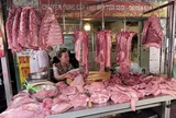 Giá thịt heo ở chợ lẻ cao gần gấp đôi chợ đầu mối