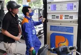 Giá xăng giảm, dầu tăng ngay phiên điều hành đầu năm