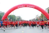 Hàng nghìn người dân Hà Tĩnh khoác lên mình áo Cờ đỏ sao vàng tham gia Ngày chạy Olympic 2026