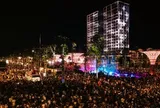 Biển người đổ về Sầm Sơn thưởng thức ca nhạc, xem bắn pháo hoa