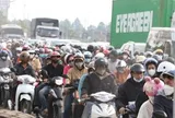 Dòng người từ TPHCM đổ xô đi nghỉ lễ 30-4, nhiều tuyến đường quá tải
