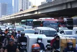 Nhiều tuyến đường ùn ứ kéo dài trước kỳ nghỉ lễ, người dân chật vật rời Hà Nội