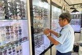 Tiếp tục bắt hàng giả tại trung tâm Saigon Square và chợ Bến Thành