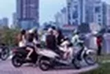 Người dân TPHCM đổ về Bến Bạch Đằng, trầm trồ trước cảnh tượng chưa từng thấy
