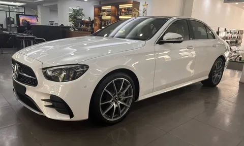 Nhiều mẫu xe sang giảm giá mạnh xả hàng tồn