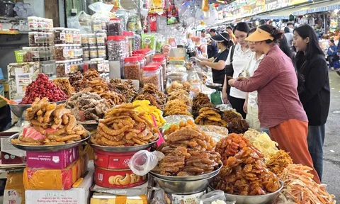 Thị trường tiêu dùng Tết "ấm" dần, không lo thiếu hàng