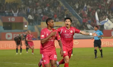 Ngược dòng nghẹt thở, CAHN hạ Ninh Bình 3-2 giành ngôi đầu V.League