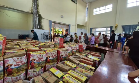 Sở Công Thương TPHCM trao quà Tết cho 800 hộ dân ở xã Cần Giờ