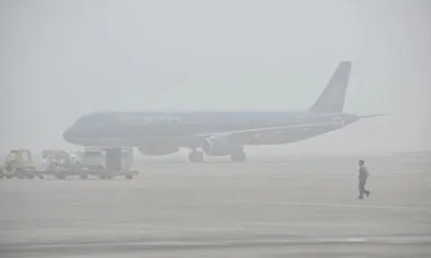 Sương mù bao phủ miền Bắc ảnh hưởng đến các chuyến bay Tết