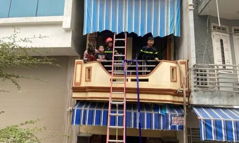 Cứu 2 người trong vụ cháy nhà vào sáng mùng 1 Tết