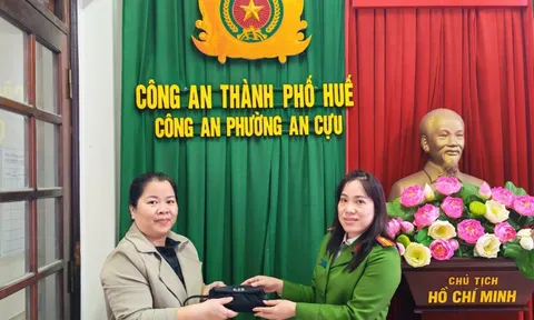 Hành động đẹp của người phụ nữ nhặt được túi xách tại AEON Mall Huế