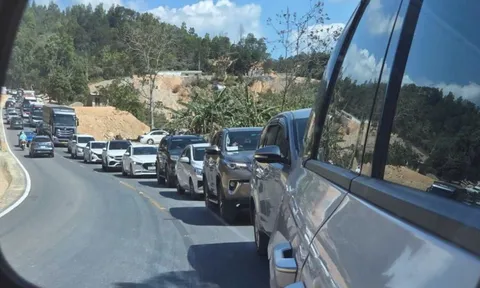 Kẹt xe kéo dài trên Quốc lộ 28B: Đoạn đường tạm thành “nút cổ chai”