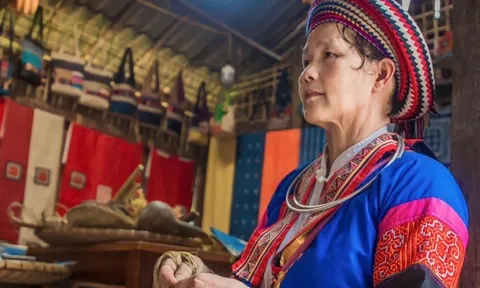 “Quý bà vải lanh” và giấc mơ đổi đời của phụ nữ Mông