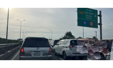 “Ám ảnh” mang tên cao tốc dịp Lễ, Tết: Trả tiền mua thời gian hay rước bực vào người?