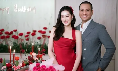 Hoa hậu Khánh Vân bật khóc khi được chồng hơn 17 tuổi làm điều đặc biệt