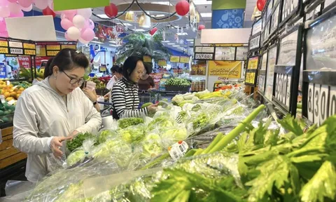 Mùng 6 Tết Bính Ngọ: Thị trường hàng hóa trở lại trạng thái bình thường