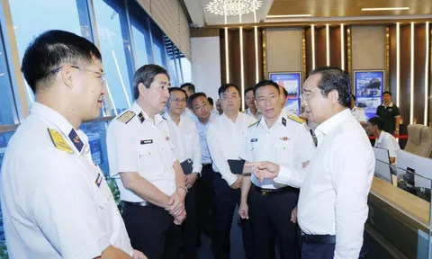 Chủ tịch UBND TPHCM Nguyễn Văn Được thăm, làm việc tại Tổng Công ty Tân Cảng Sài Gòn