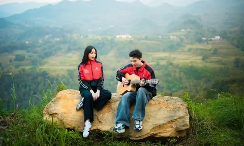 Hoa hậu Thanh Thủy "chào sân" ca hát theo cách không ai ngờ