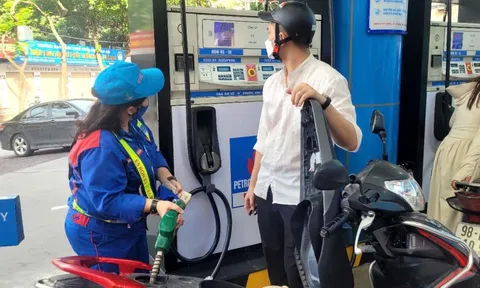 Chiều nay, giá xăng dầu tăng mạnh tới gần 8.500 đồng/lít, dầu diesel lên trên 30.000 đồng/lít