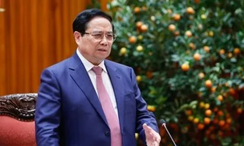 Thủ tướng: Rà soát giảm thuế, phí, bố trí ngân sách để hỗ trợ bình ổn giá xăng dầu