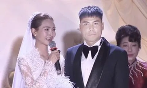 MC Mù Tạt xúc động bật khóc trong lễ cưới với cầu thủ Đức Huy