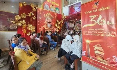 Diễn biến ở tiệm vàng khi giá giảm về dưới 170 triệu đồng/lượng