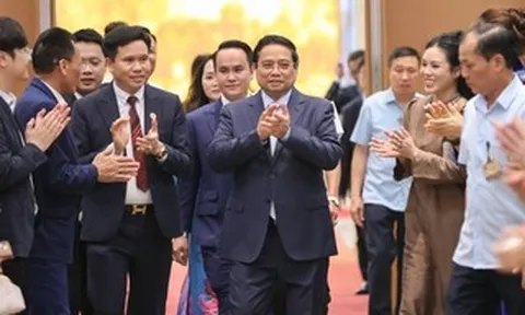 Thủ tướng Phạm Minh Chính: Đưa các hộ kinh doanh trở thành doanh nghiệp