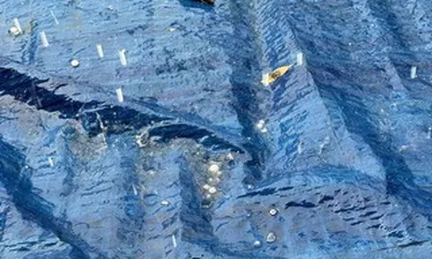 VIDEO: Mưa đá kèm dông lốc xuất hiện khiến người dân bất ngờ