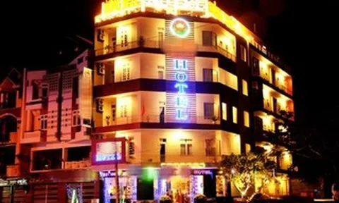 Nhà hàng, khách sạn tắt hoặc giảm tối thiểu 50% công suất chiếu sáng quảng cáo giờ cao điểm