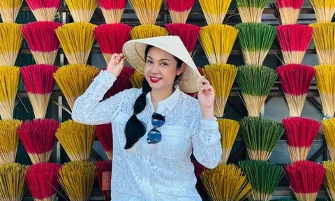 Diễn viên Việt Trinh công khai trạng thái "hẹn hò" sau hơn 10 năm ly hôn