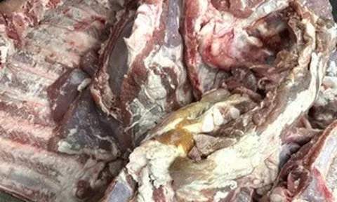 Kiểm soát chặt khâu giết mổ và tiêu thụ thịt heo