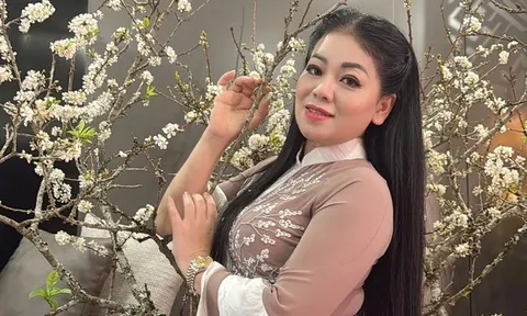 Nhan sắc mặn mà tuổi 50 của "nữ hoàng nhạc đỏ" là mẹ đơn thân nuôi 4 con