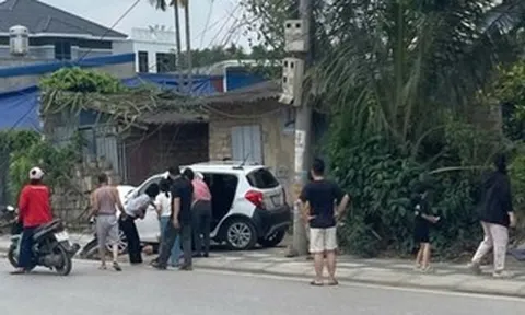 Ô tô va chạm xe máy, 3 người trong gia đình thương vong