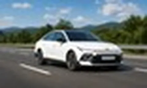 Xem trước Hyundai Elantra 2027: Thay đổi lớn từ trong ra ngoài, thêm động cơ hybrid cạnh tranh Camry