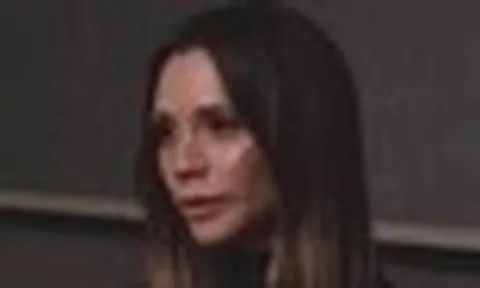 Victoria Beckham đáp trả cáo buộc của con trai