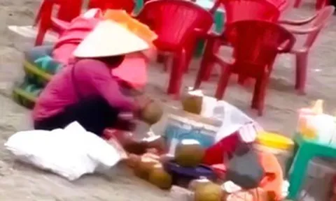 Người phụ nữ gom nước dừa thừa gây hiểu lầm ở khu du lịch