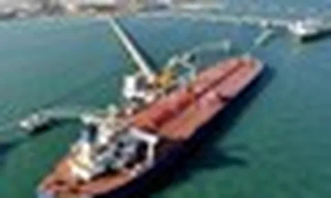 Bị Mỹ và phương Tây trừng phạt gắt gao, siêu tàu chở LNG treo cờ Nga vẫn âm thầm mở rộng hoạt động