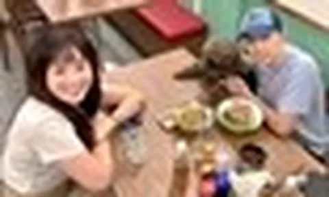 "Ông hoàng điện ảnh" ly hôn sau 1 tuần cưới, giờ lấy người đẹp kém 11 tuổi, đưa hết tiền cho vợ giữ
