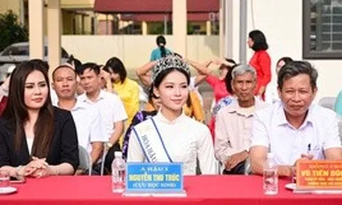 Á hậu Thu Trúc cùng hoa hậu Phan Kim Oanh về Thanh Hóa tri ân thầy cô