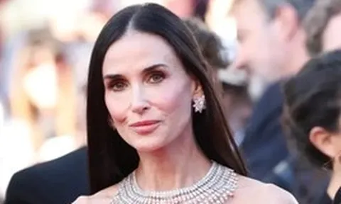 Ngoại hình gây sốc của Demi Moore trên thảm đỏ Cannes