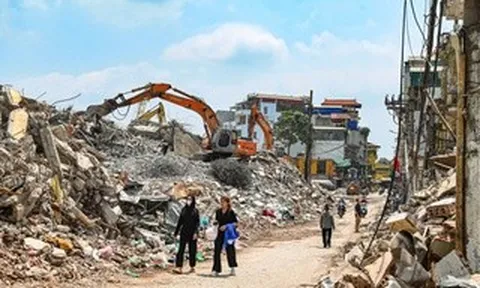 Cận cảnh giải phóng mặt bằng các cây cầu bắc qua sông Hồng