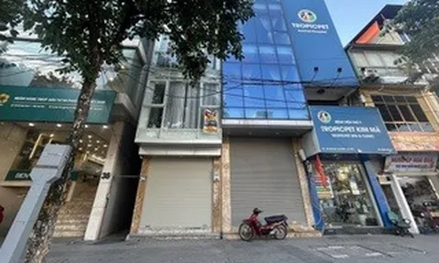 Biển "cho thuê nhà", "sang nhượng mặt bằng" xuất hiện dày đặc trên các tuyến phố "đất vàng" ở Hà Nội