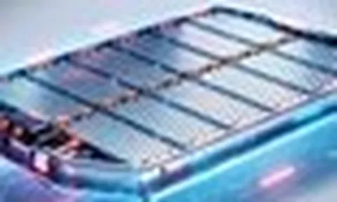 Chấm dứt nguy cơ cháy nổ xe điện? Startup trình diễn pin thể rắn bị cắt vẫn chạy bình thường