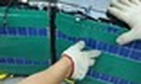 Công nghệ pin 'đỉnh nóc kịch trần' của BYD gây nghi vấn về độ an toàn: Một nhóm người quyết định dùng cưa điện, máy mài đập phá suốt 8 tiếng để tìm câu trả lời