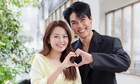 Cặp đôi hot nhất nhì Vbiz: Lộ bằng chứng hẹn hò vì hành động thân mật của nhà gái