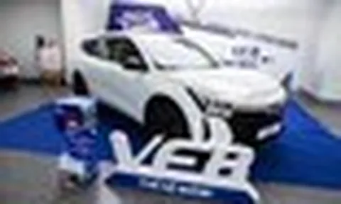 Xem kỹ VinFast VF 8 đời mới vừa về đại lý: Nhiều điểm khác bản cũ, khách vẫn xuống cọc dù chưa thấy xe
