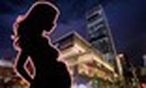 Ái nữ sinh năm 1999 của một tập đoàn nổi tiếng lộ ảnh bí mật sinh con khi đang du học