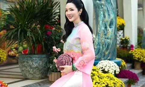 Đại mỹ nhân showbiz 55 tuổi vẫn độc thân, ở biệt thự 1.000m²: Phòng khách chứa được 200 người, nhà đẹp đến mức đi mỏi chân chưa hết