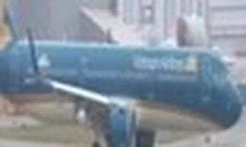 Thực hư chiếc máy bay A321 của Vietnam Airlines bị biến dạng